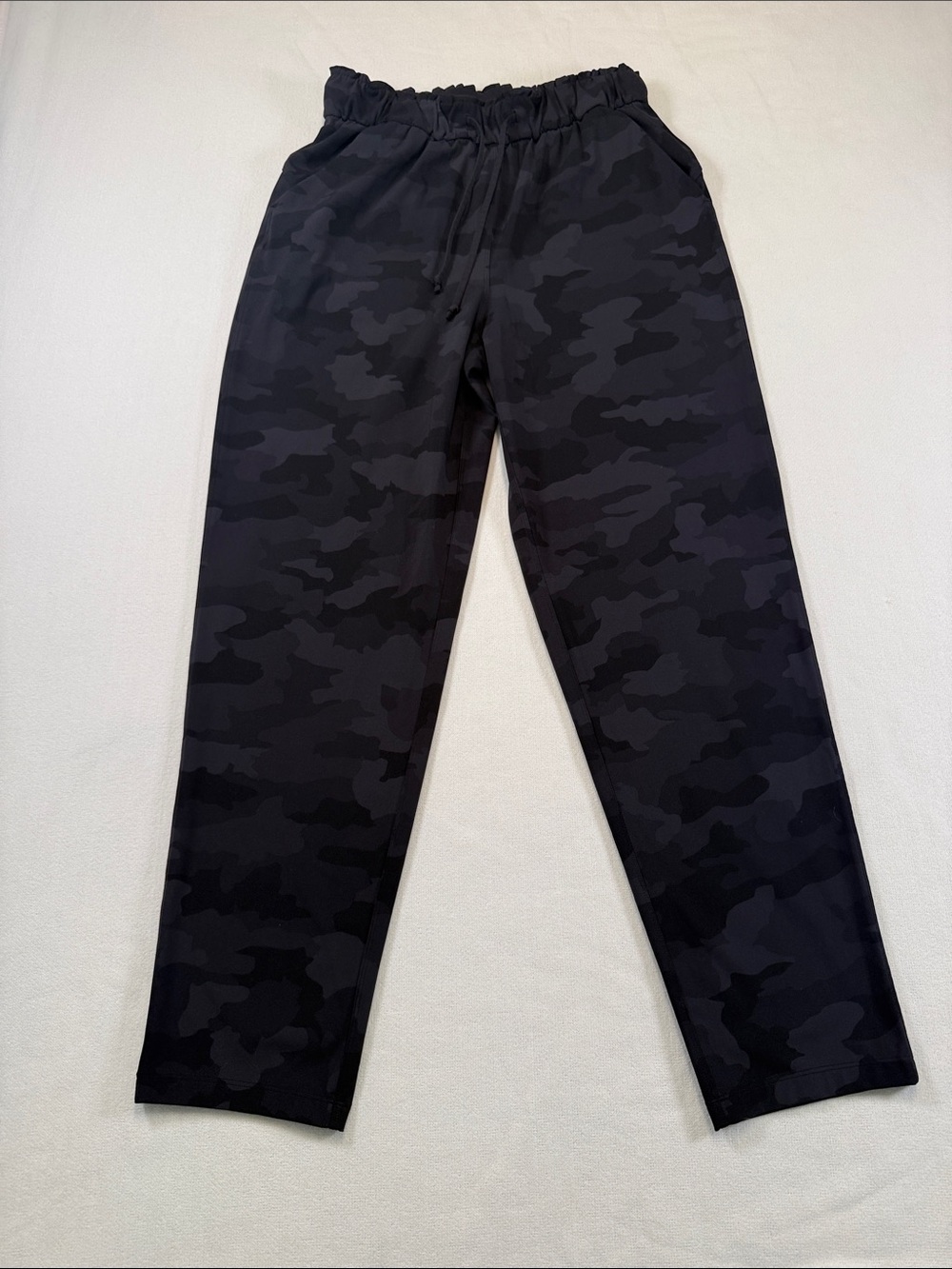 Lululemon Camo Joggers - Size 6